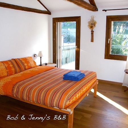 فيتشنزا Bob And Jenny'S B&B الغرفة الصورة