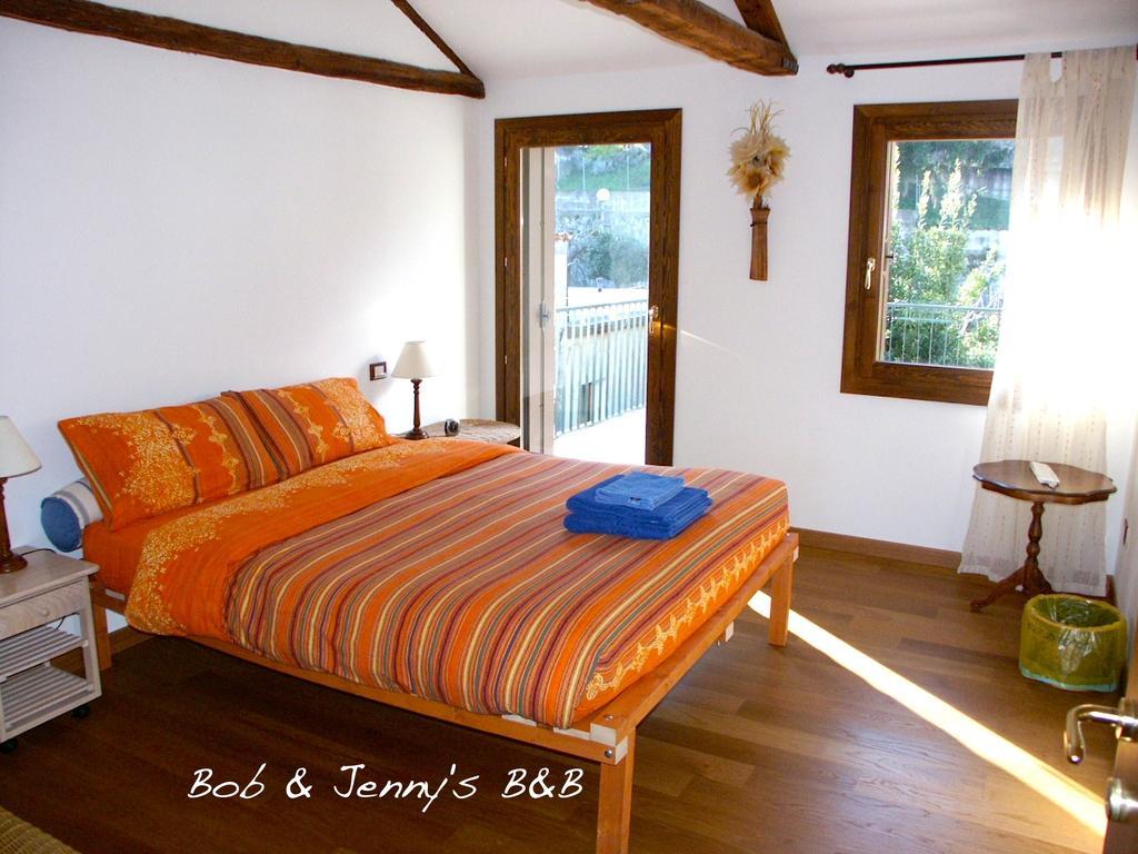 فيتشنزا Bob And Jenny'S B&B الغرفة الصورة