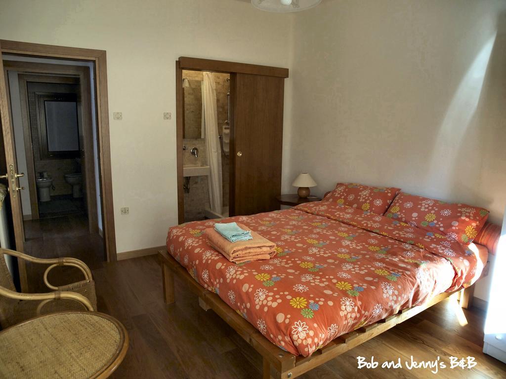 فيتشنزا Bob And Jenny'S B&B الغرفة الصورة
